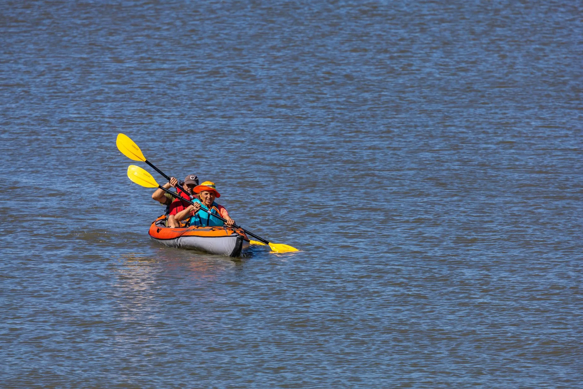 Split kayak paddle ferrule used to adjust feather angle before paddling